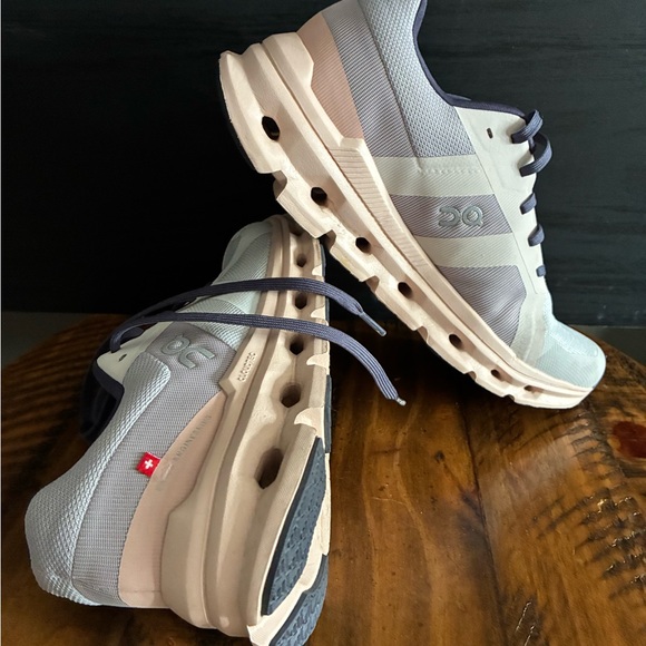 On Running Shoes - On Running Women's Gray and Cream Athletic Shoes